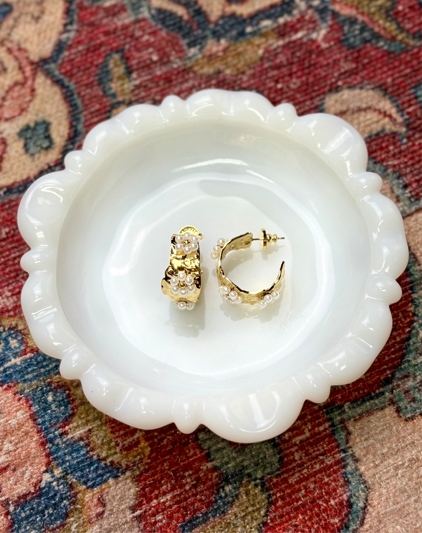Charme Vintage Floral Hoop Earring
