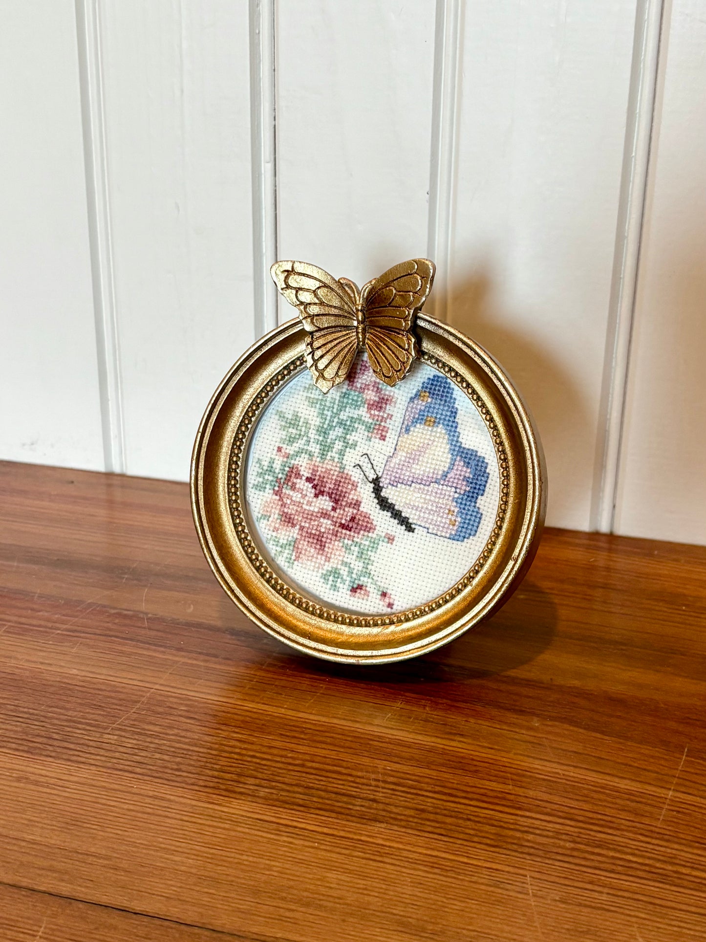 Round Butterfly Framed Crossstitch