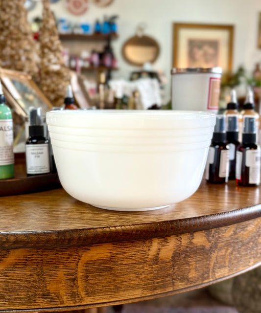 Pyrex Ribbed Mixing Bowl