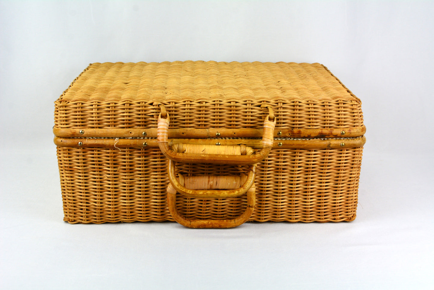 Vintage Picnic Basket 020