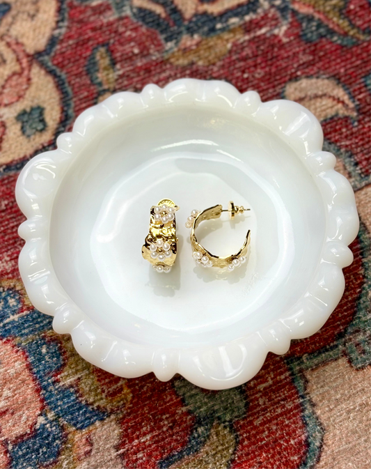 Charme Vintage Floral Hoop Earring