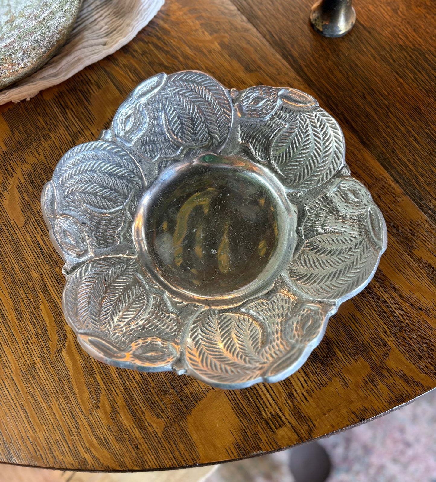 Cast Aluminum Round Bunny Dish