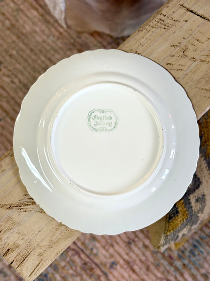 Red & White English Abbey 10" Plate