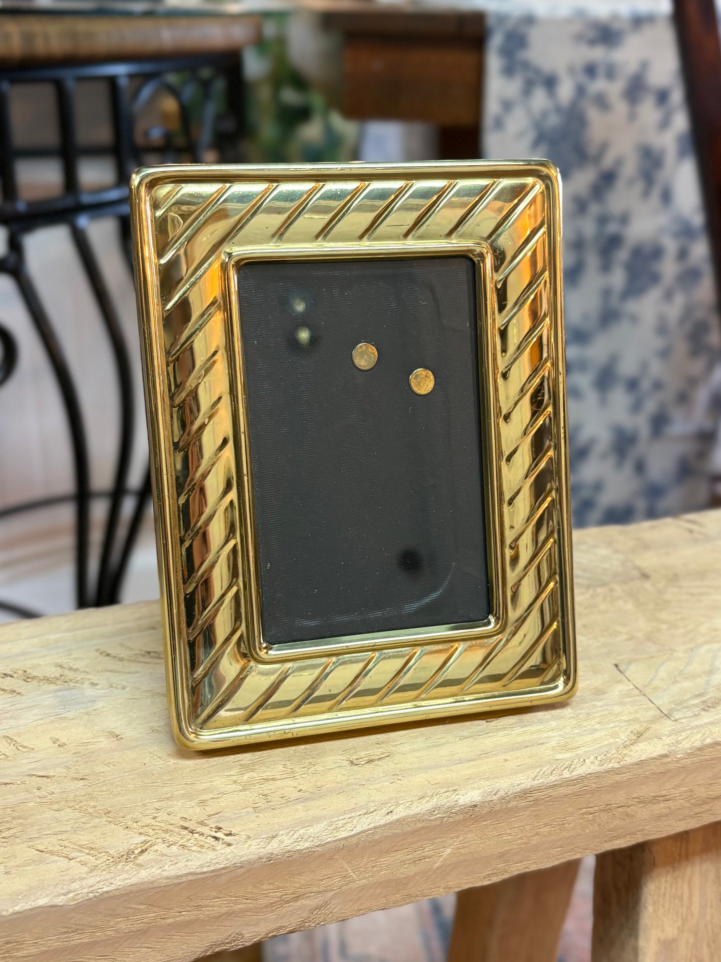 Gold 3x5 Picture Frame with Diagonal Pattern